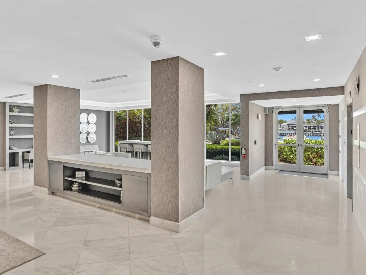 Photo 6 at 701 E Camino Real 4e, Boca Raton