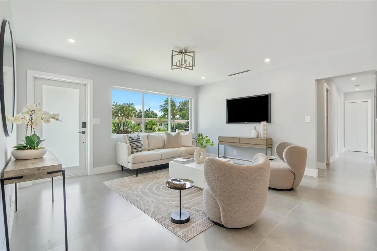 Photo 2 at 324 NE 28th Street, Wilton Manors