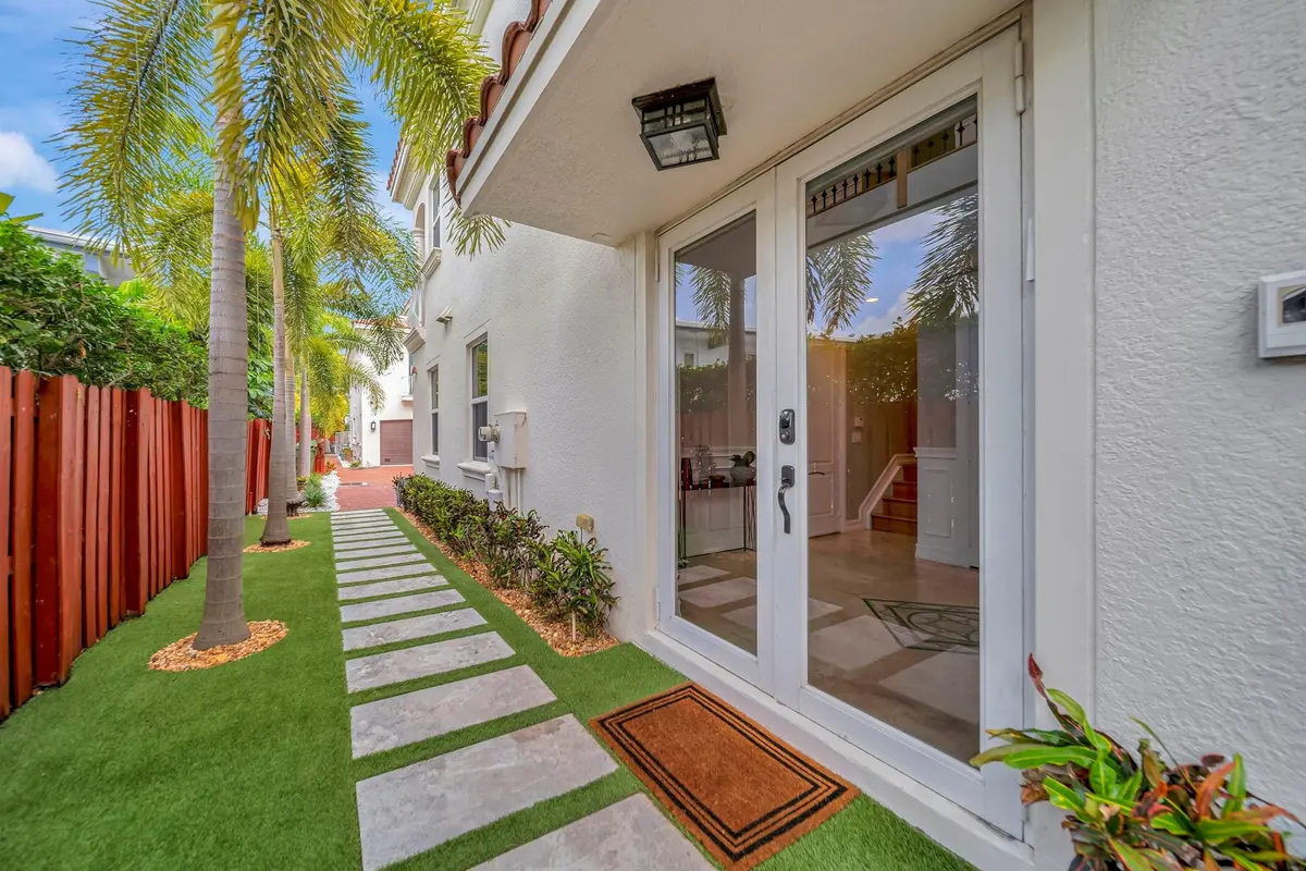 Photo 6 at 1368 Bayview Drive, Fort Lauderdale