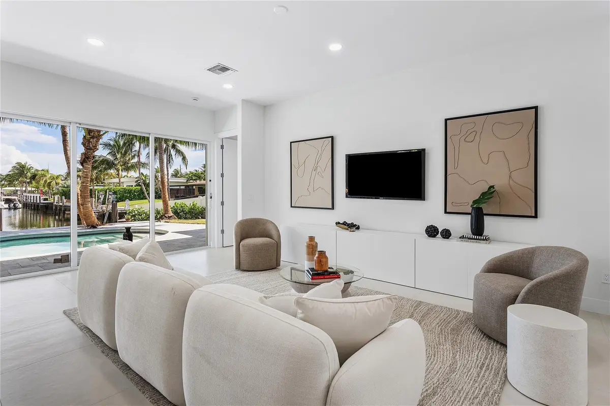 Photo 8 at 171 SE 4th Court, Pompano Beach