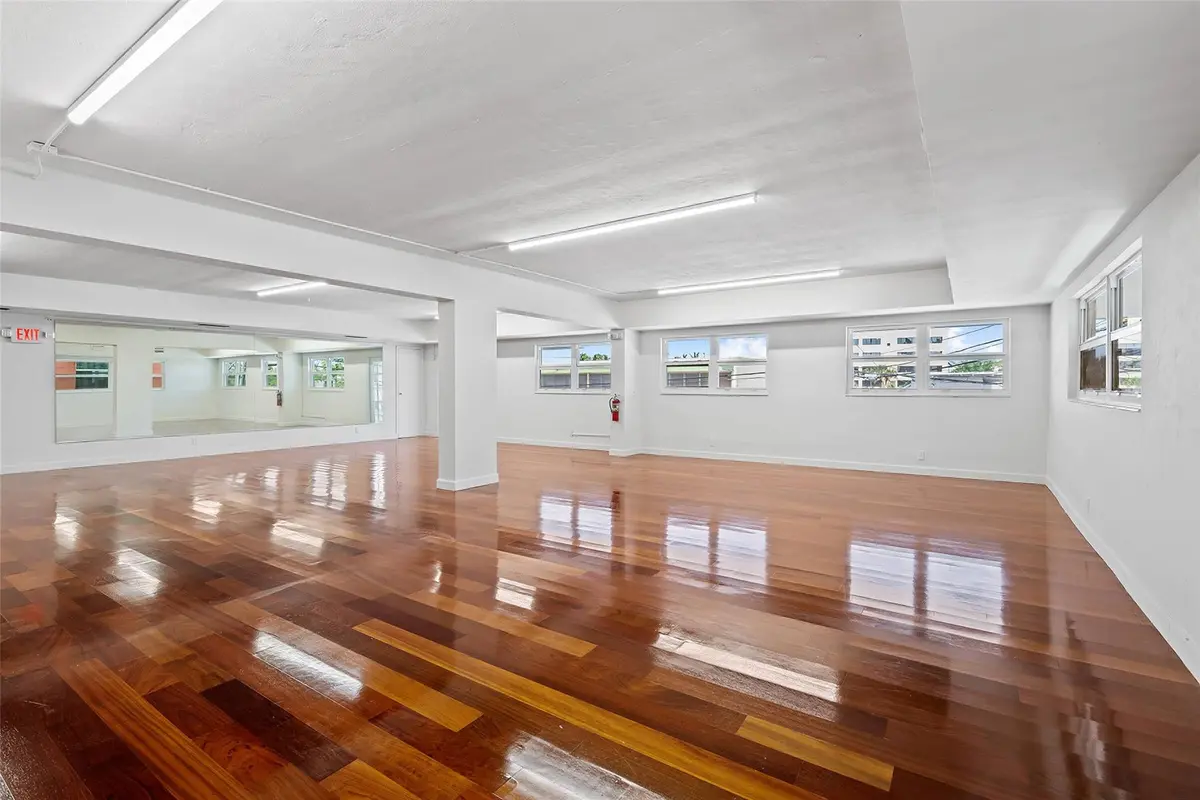 Photo 6 at 915 NE 20th 1, Fort Lauderdale