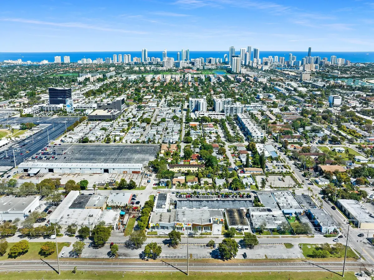 Photo 8 at 410 NE 1st Avenue, Hallandale Beach