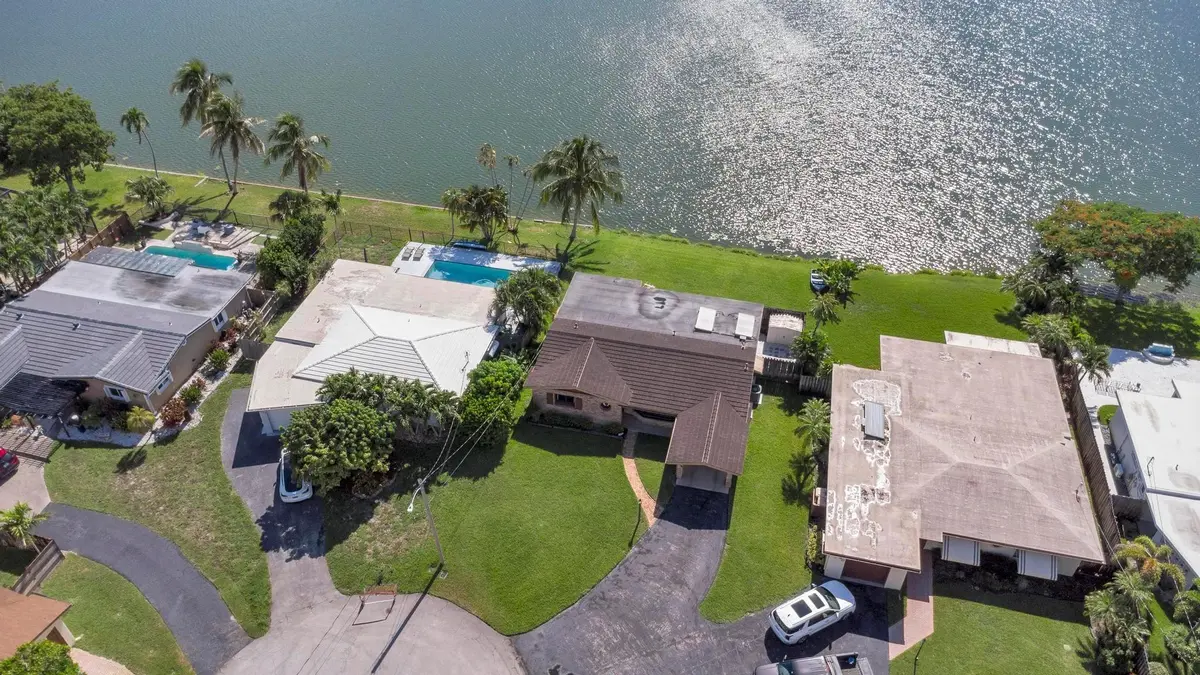 Photo 4 at 1774 NW 39th Place, Oakland Park