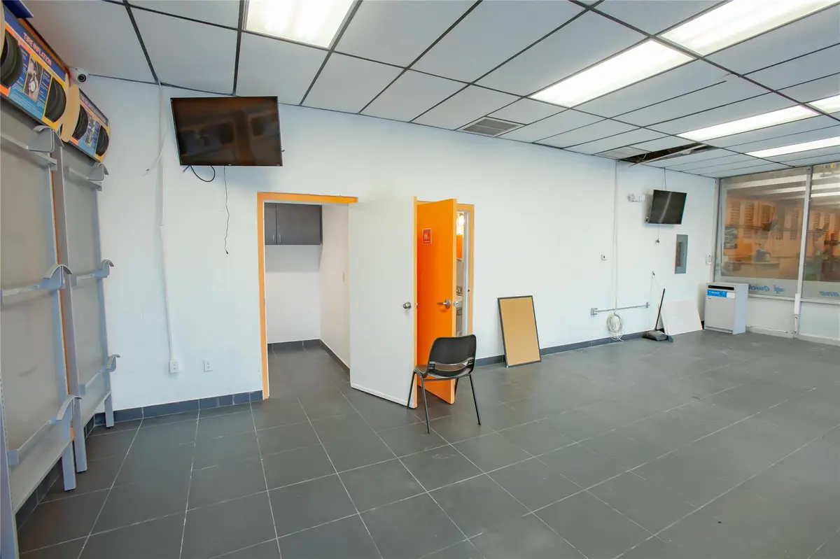 Photo 8 at 20390 S Dixie Highway, Cutler Bay