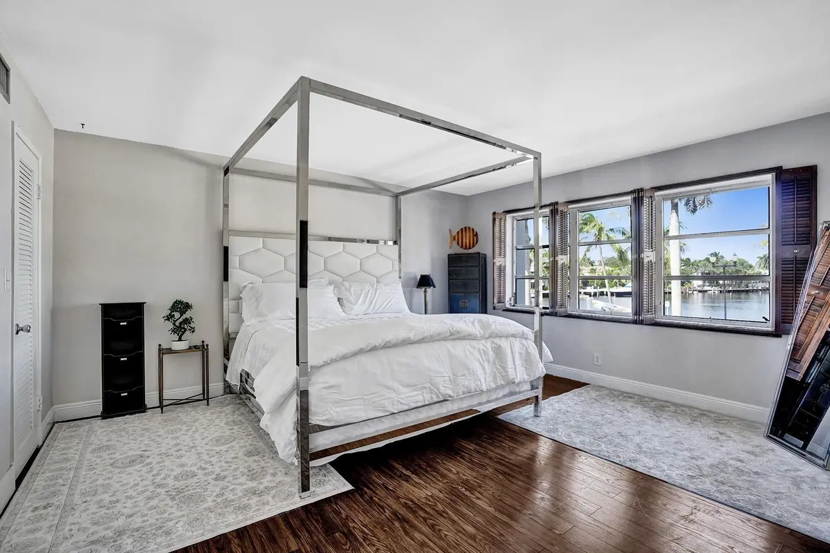 KING SIZE BED FITS WELL... at 1770 E Las Olas Boulevard 204, Fort Lauderdale