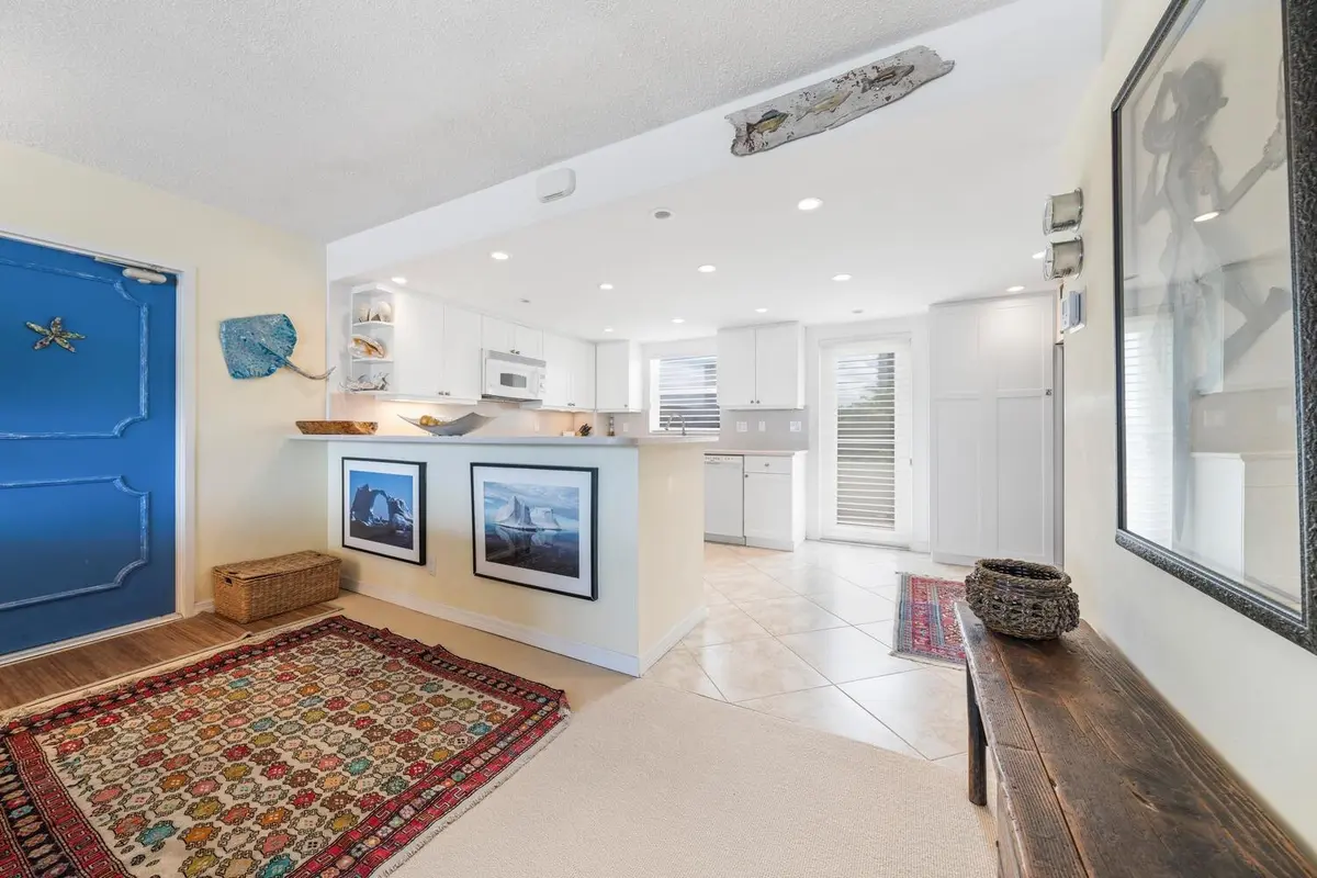 Photo 7 at 215 N Birch Road 4c, Fort Lauderdale