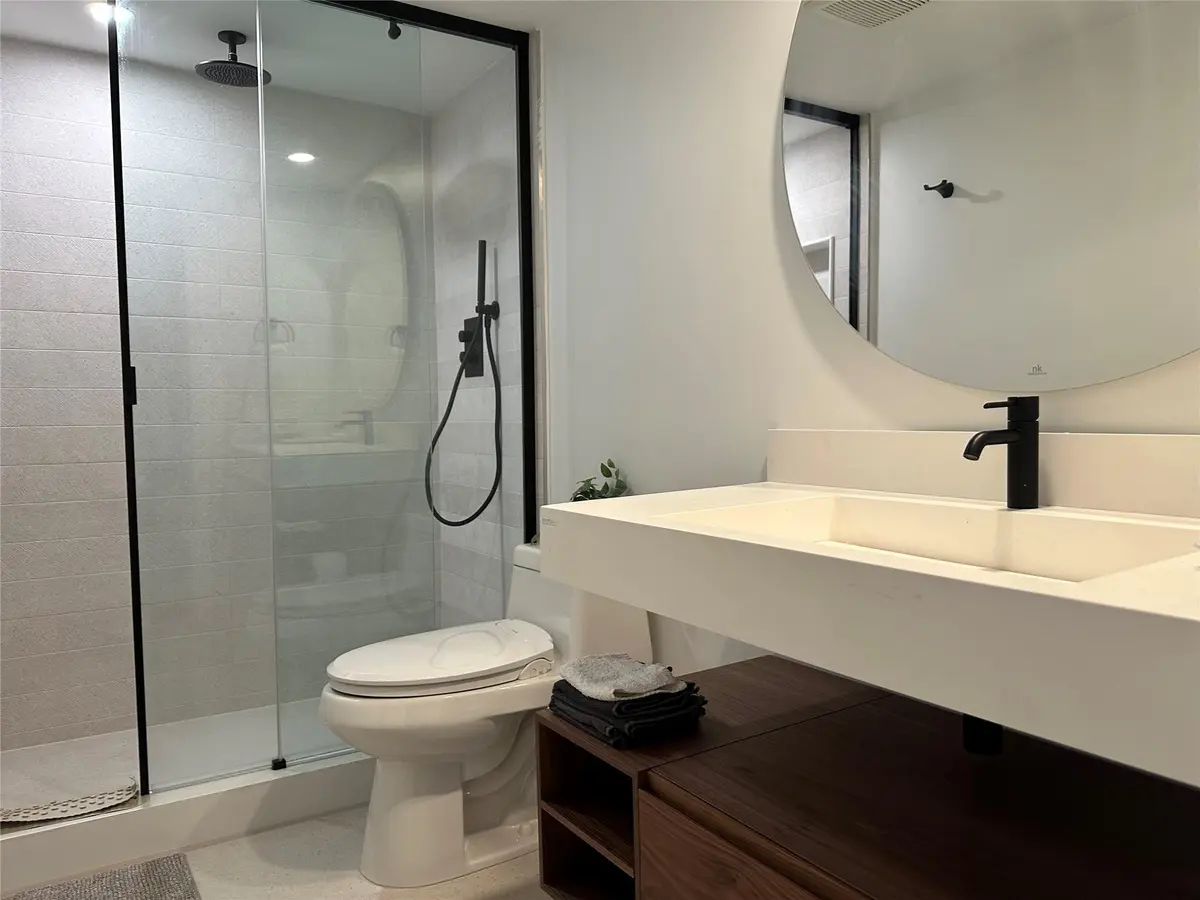 Guest bath at 4900 N Ocean Boulevard 913, Lauderdale-By-The-Sea
