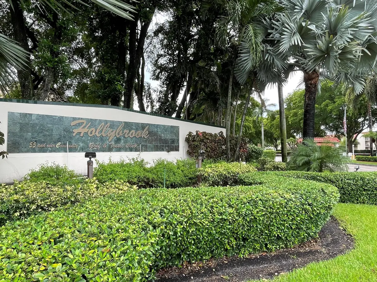 Community Grand Entrance at 361 S Hollybrook Drive 103, Pembroke Pines