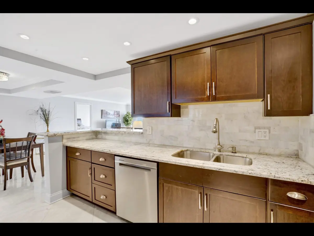 Photo 7 at 5200 N Flagler Drive 802, West Palm Beach