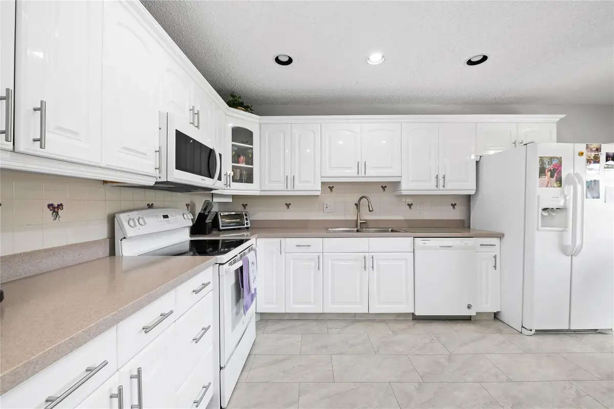 Photo 2 at 1621 NW 20th Avenue 203, Delray Beach