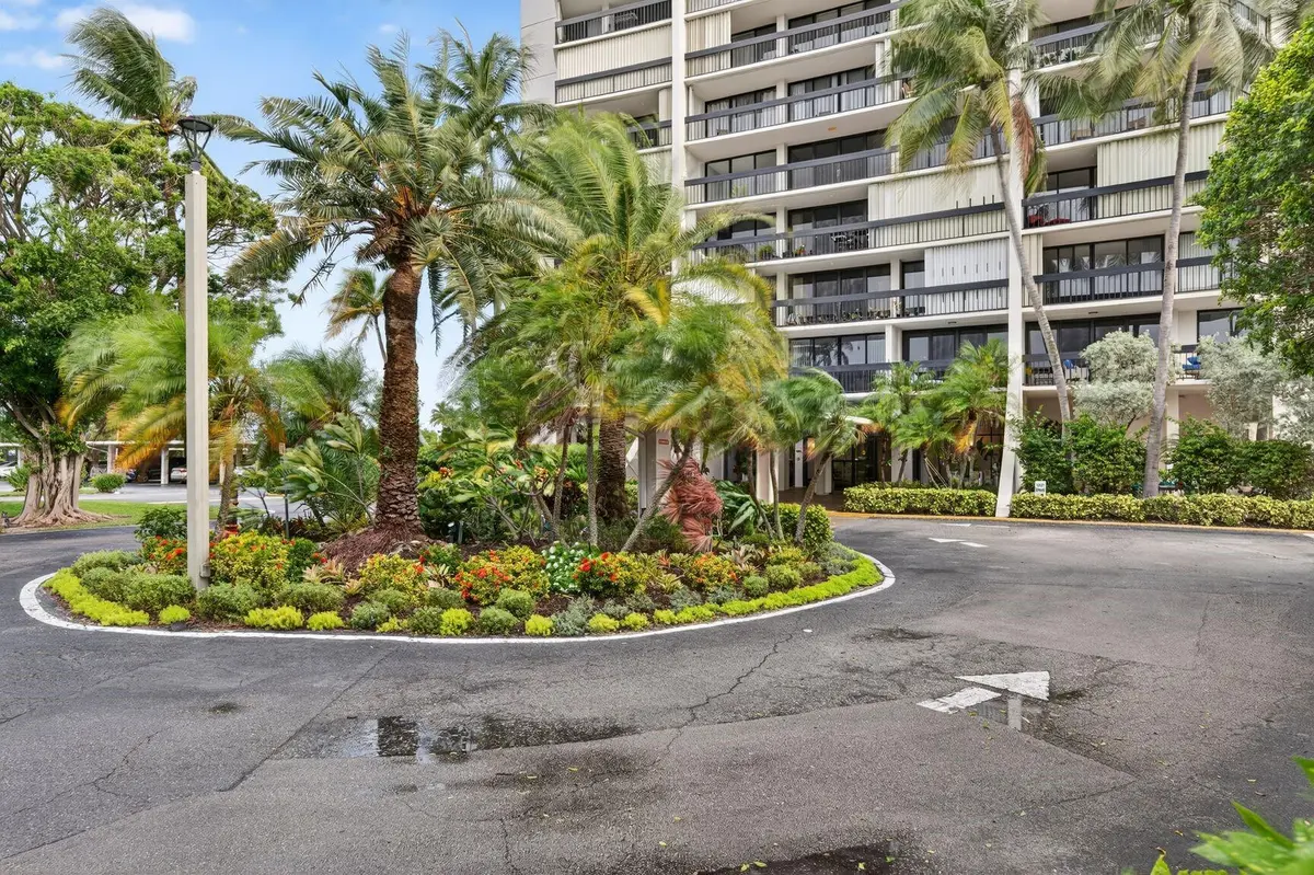 Photo 1 at 2400 Presidential Way 505, West Palm Beach