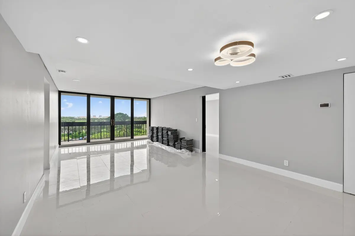 Photo 6 at 2400 Presidential Way 505, West Palm Beach