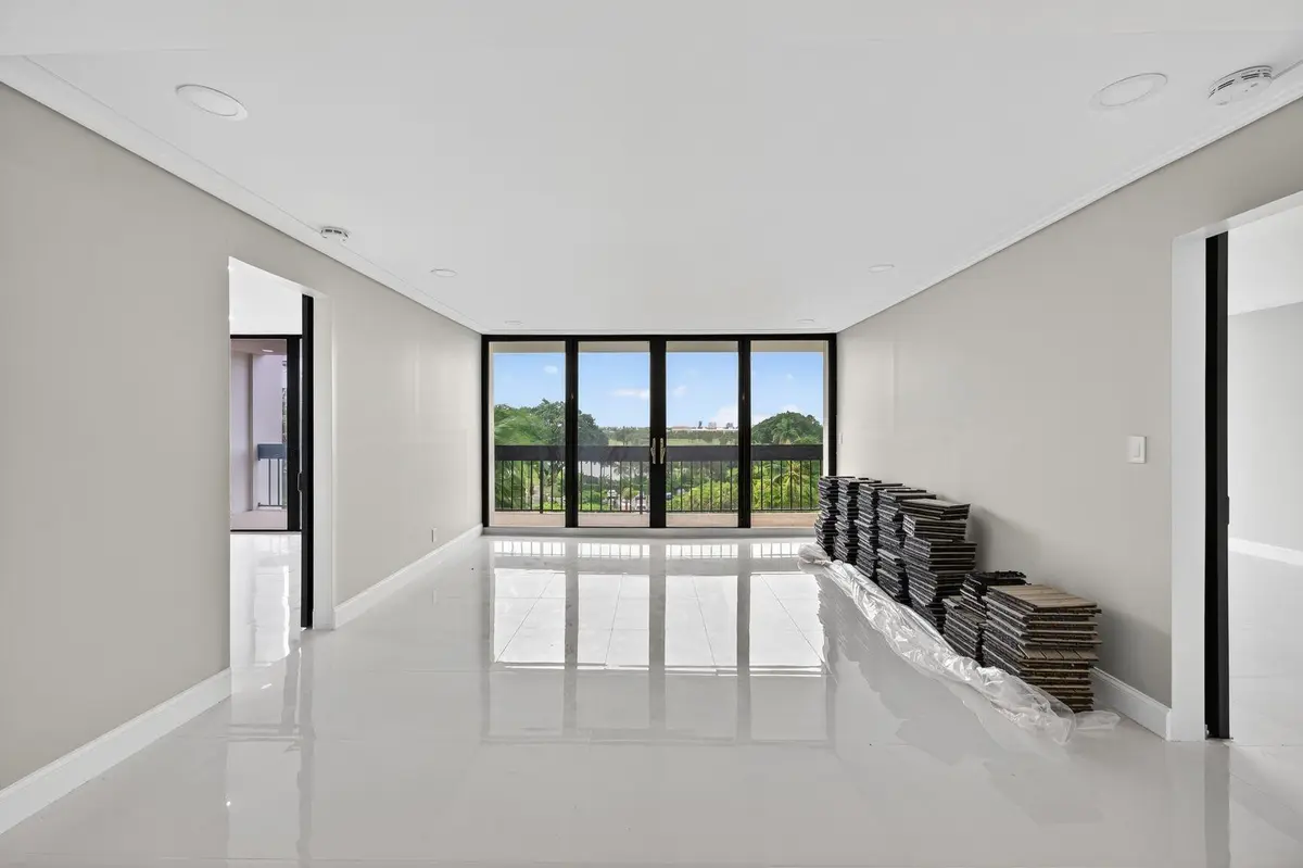 Photo 8 at 2400 Presidential Way 505, West Palm Beach