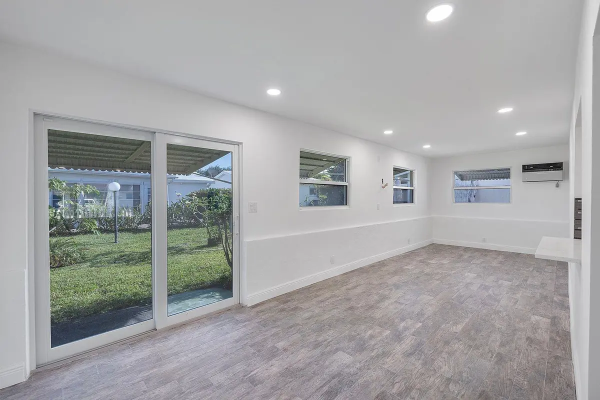 Photo 5 at 370 S Golf Boulevard, Pompano Beach