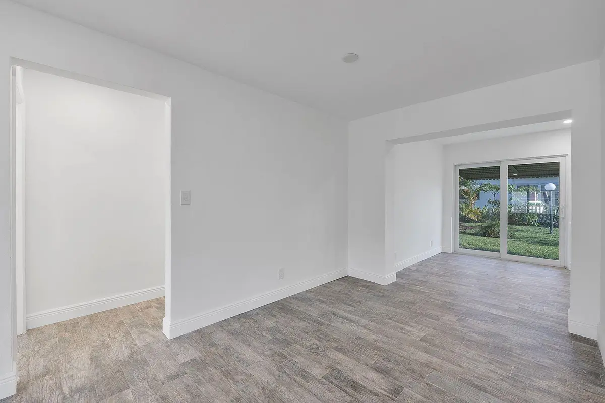 Photo 4 at 370 S Golf Boulevard, Pompano Beach