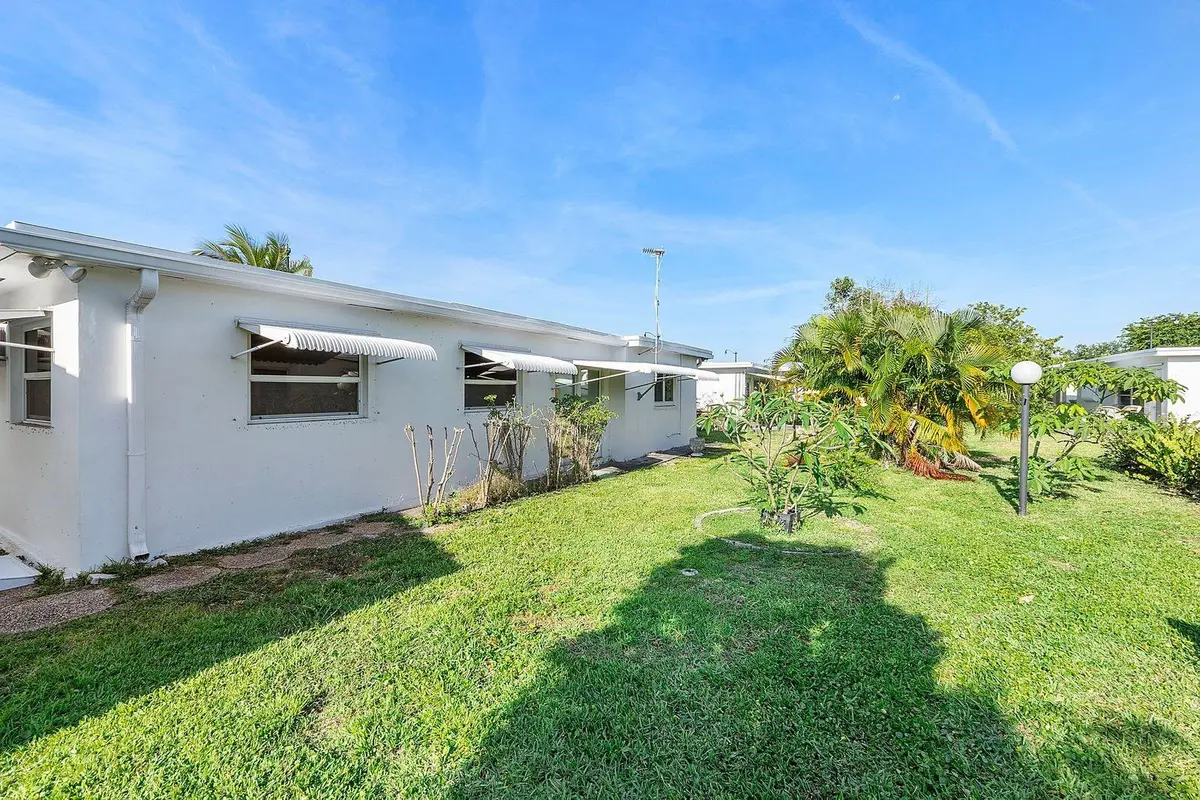 Photo 8 at 370 S Golf Boulevard, Pompano Beach