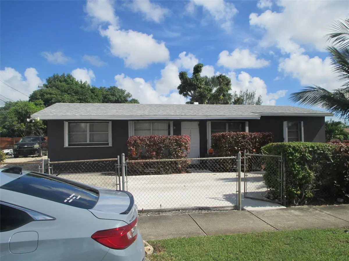 Photo 3 at , Lauderhill