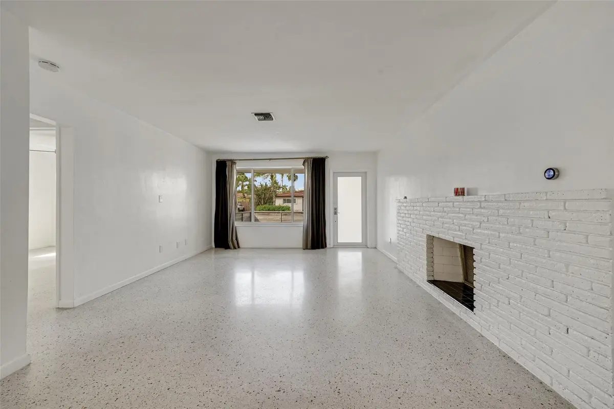 Photo 3 at 615 N 32nd Avenue, Hollywood