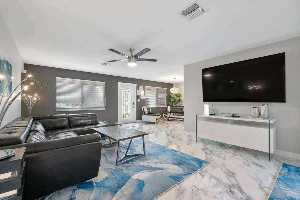 Photo 4 at 600 NW 22nd Court, Wilton Manors