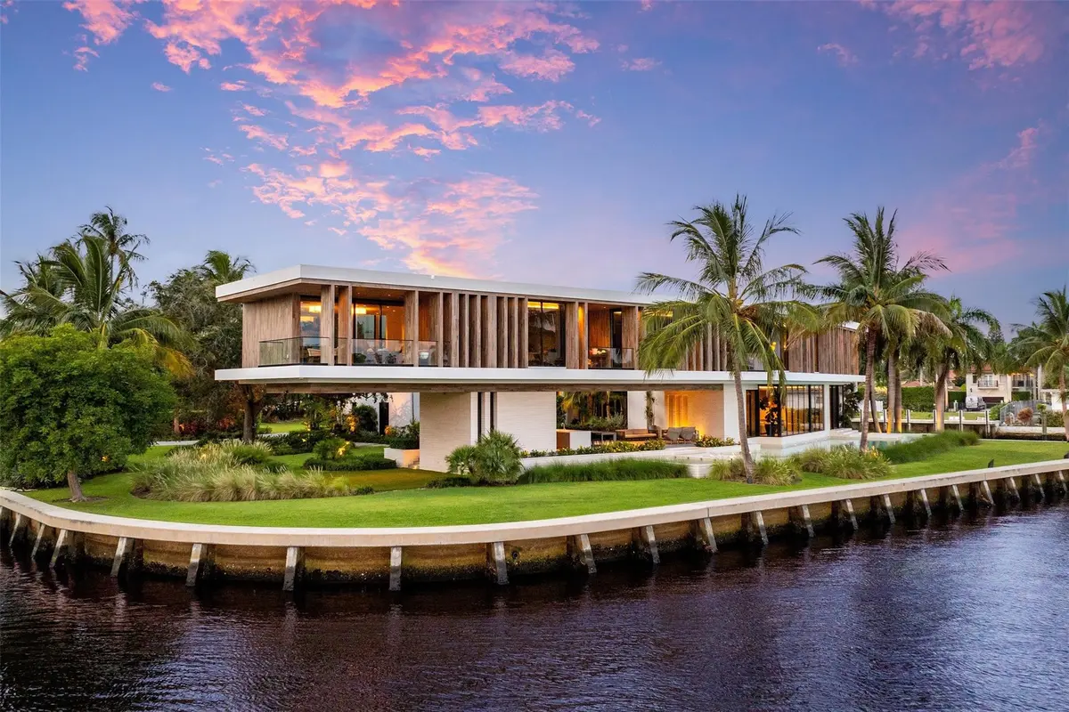 Photo 1 at 516 Mola Avenue, Fort Lauderdale