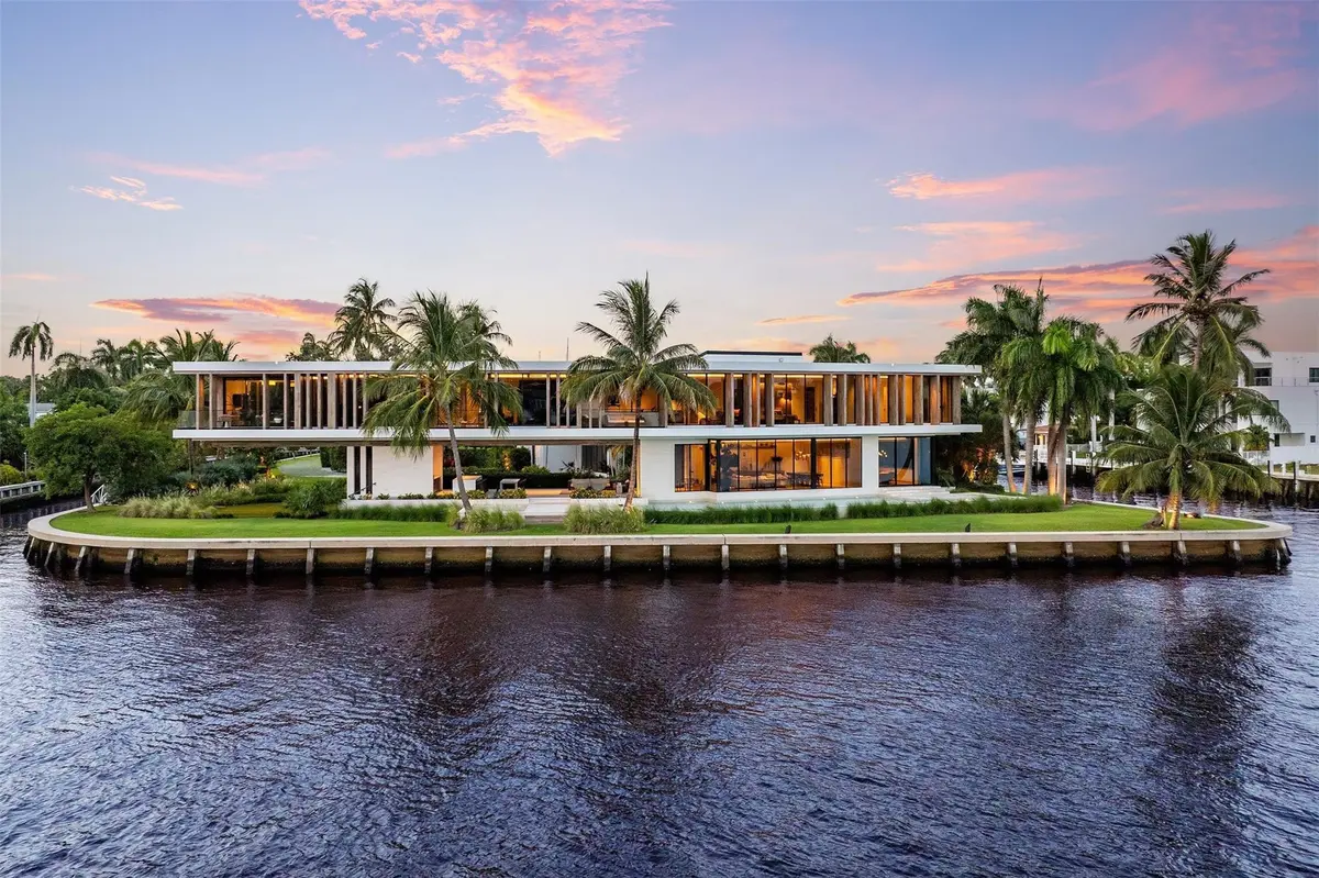 Photo 2 at 516 Mola Avenue, Fort Lauderdale