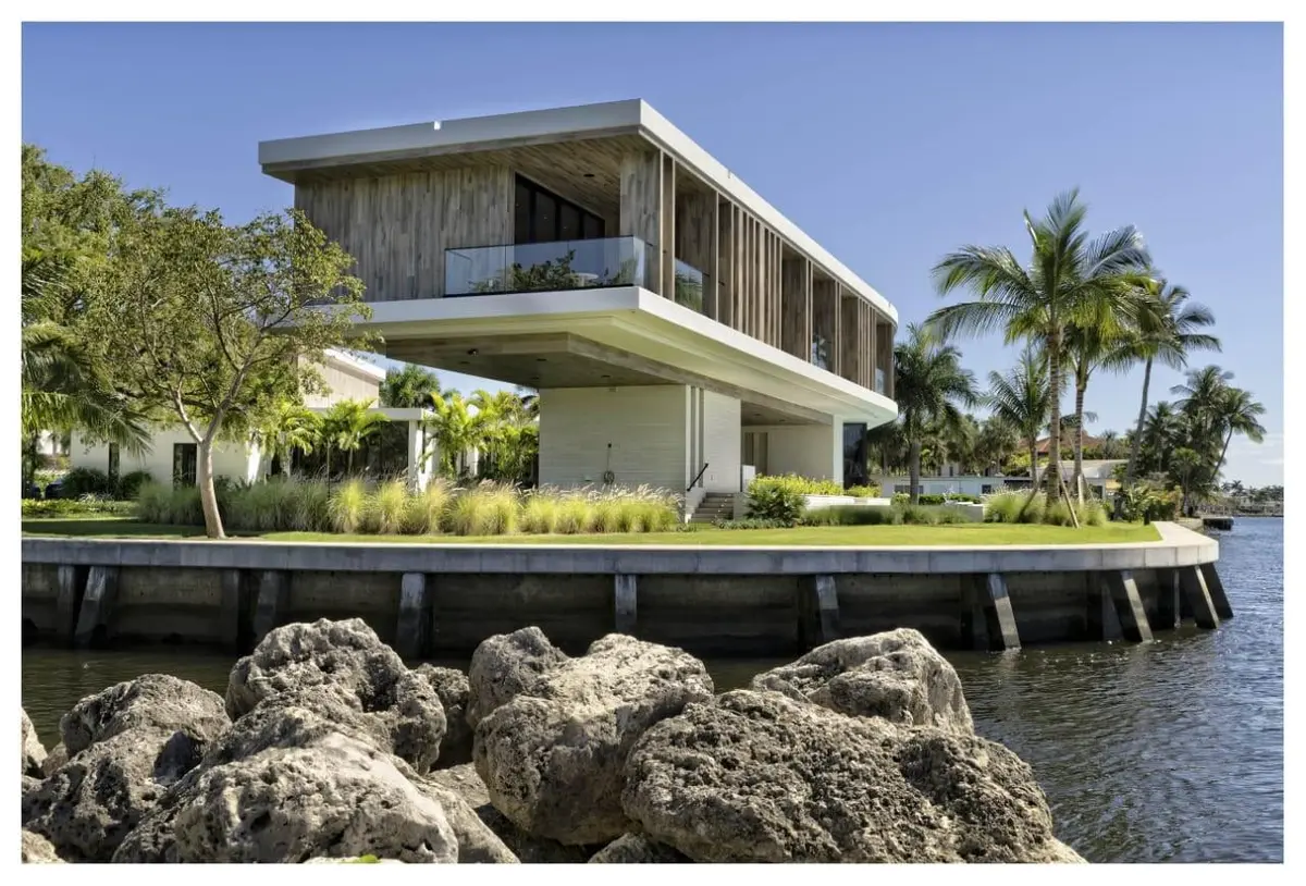 Photo 7 at 516 Mola Avenue, Fort Lauderdale