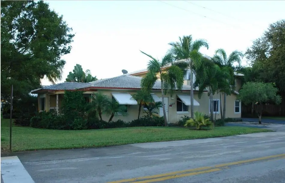 Photo 2 at 749 NE 16th Avenue, Fort Lauderdale