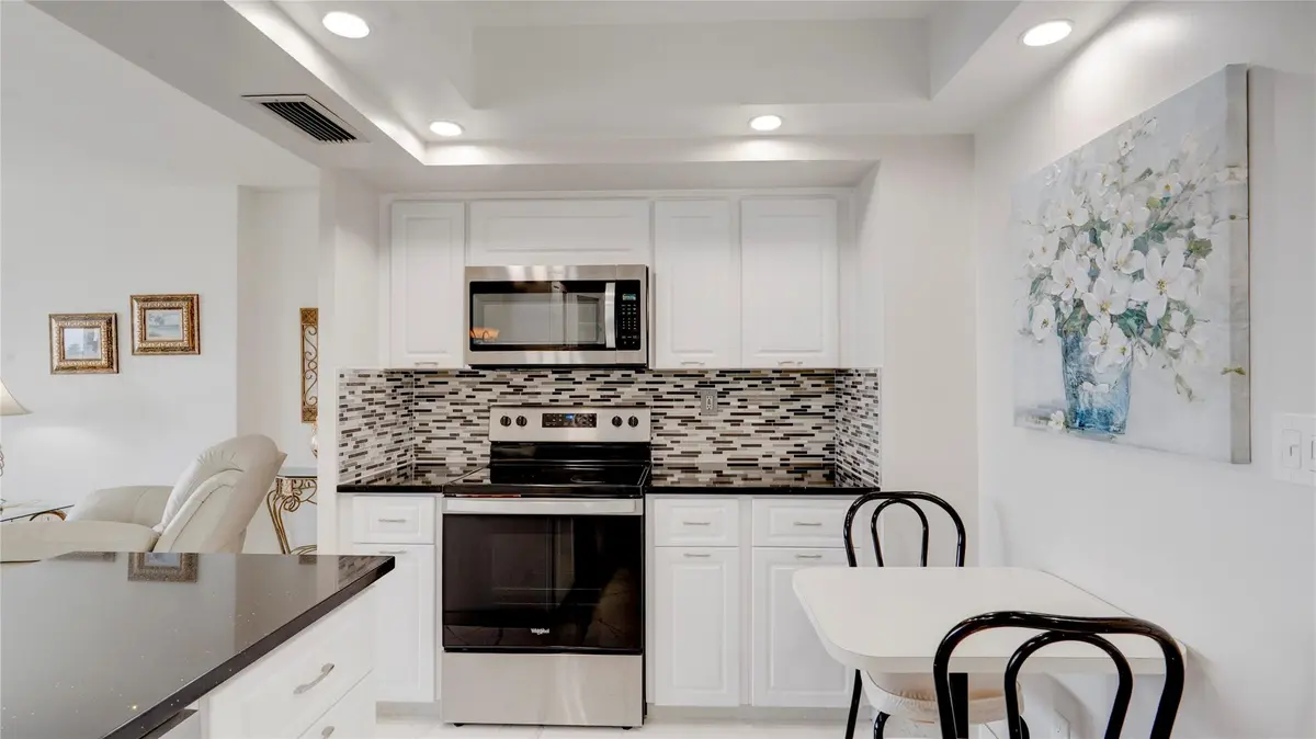 Photo 8 at 3333 NE 34th Street 811, Fort Lauderdale