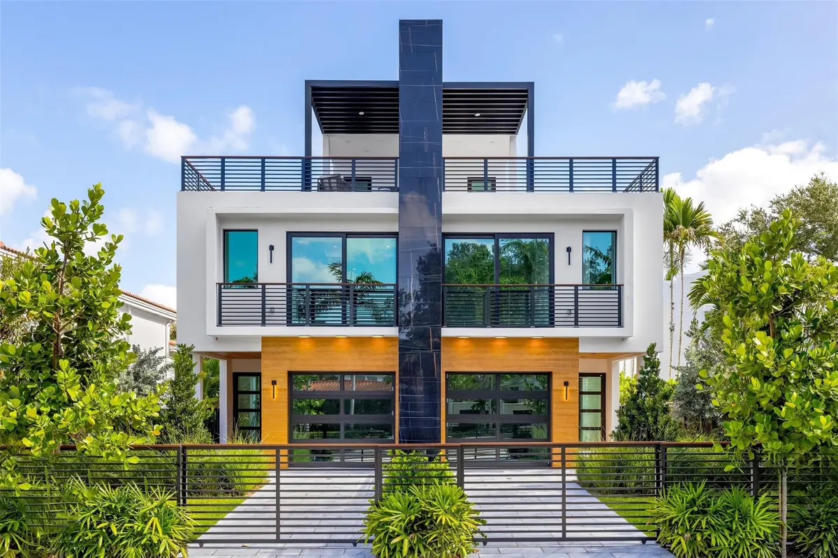 Photo 1 at 1621 E Broward Boulevard, Fort Lauderdale