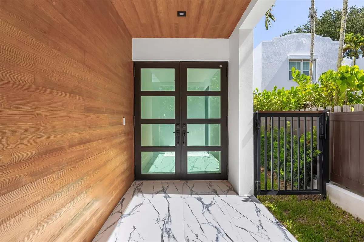 Photo 4 at 1621 E Broward Boulevard, Fort Lauderdale