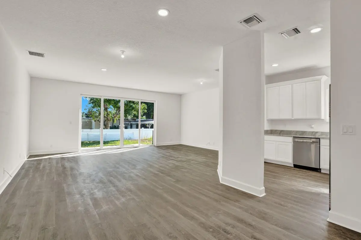 Photo 6 at 7874 Griswold Street, Lantana