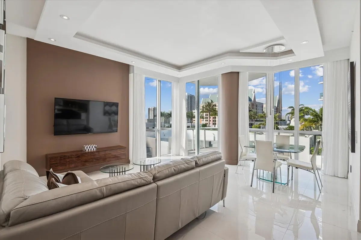 Photo 4 at 111 SE 8th Avenue 1005, Fort Lauderdale