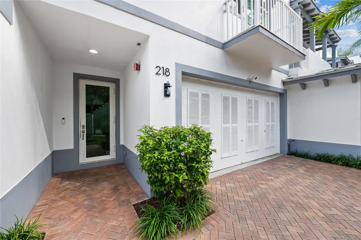 Photo 4 at 218 NE 15th Avenue 218, Fort Lauderdale