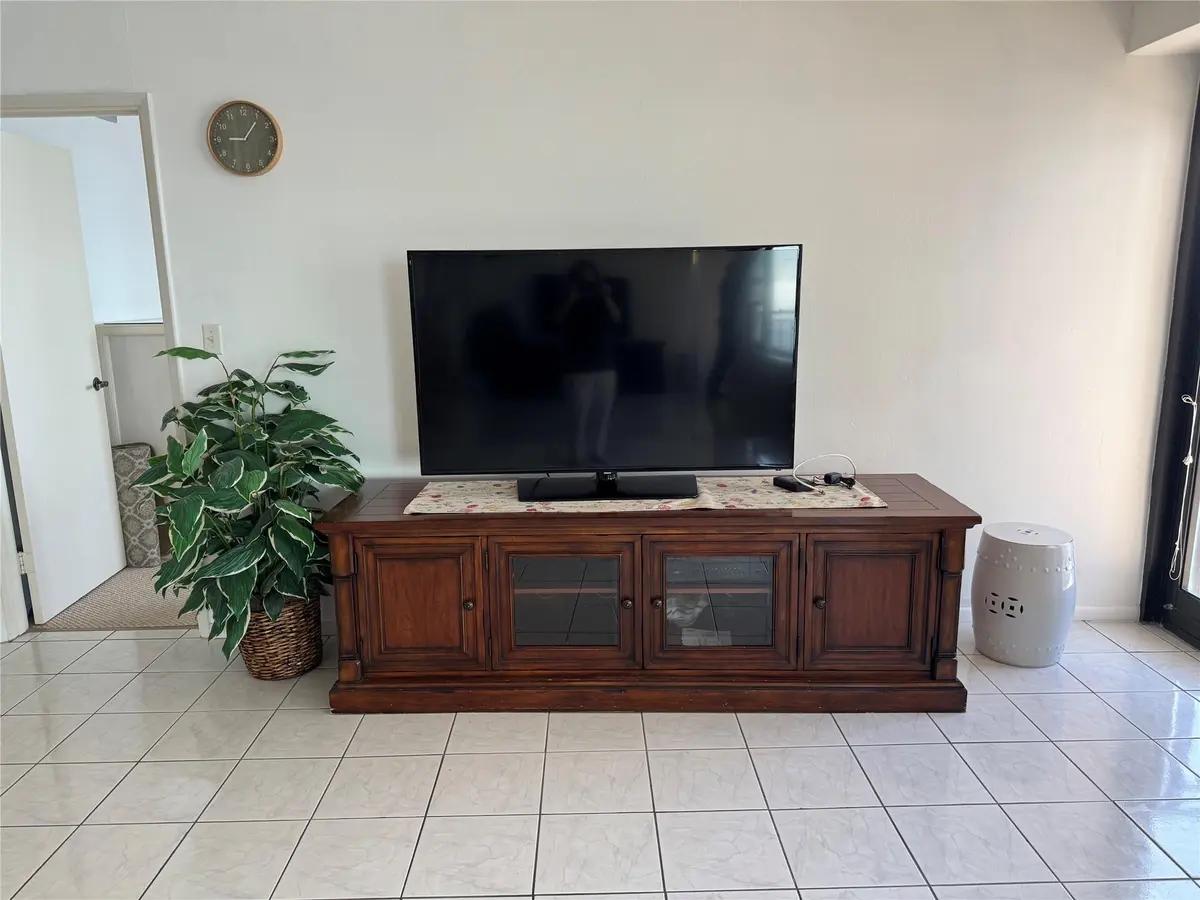 living room at 3800 Galt Ocean Drive 1508, Fort Lauderdale