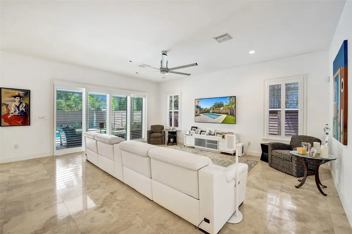 Photo 3 at 517 NE 11th Avenue, Fort Lauderdale