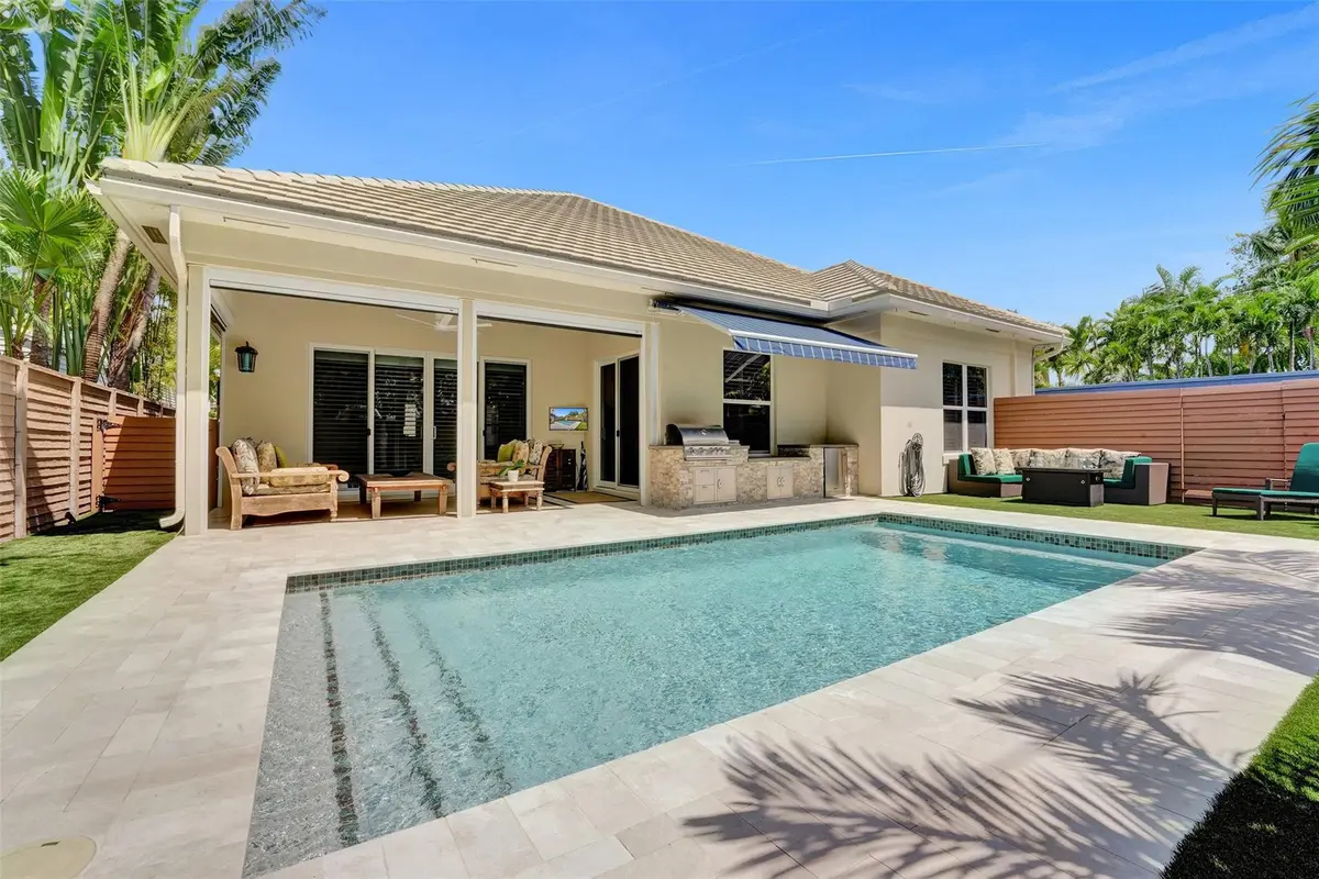 Photo 4 at 517 NE 11th Avenue, Fort Lauderdale