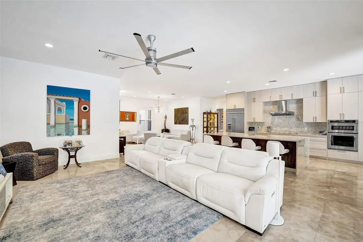 Photo 5 at 517 NE 11th Avenue, Fort Lauderdale