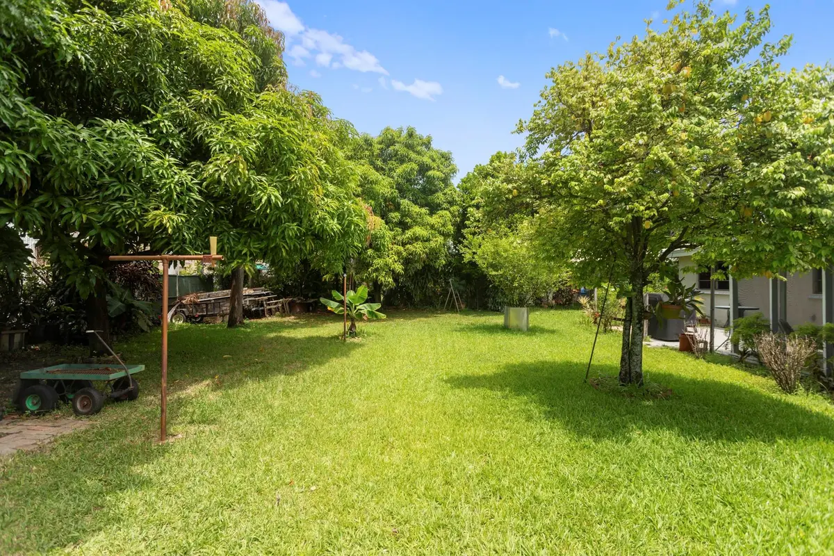 Photo 3 at 1577 NE 49th Street, Oakland Park