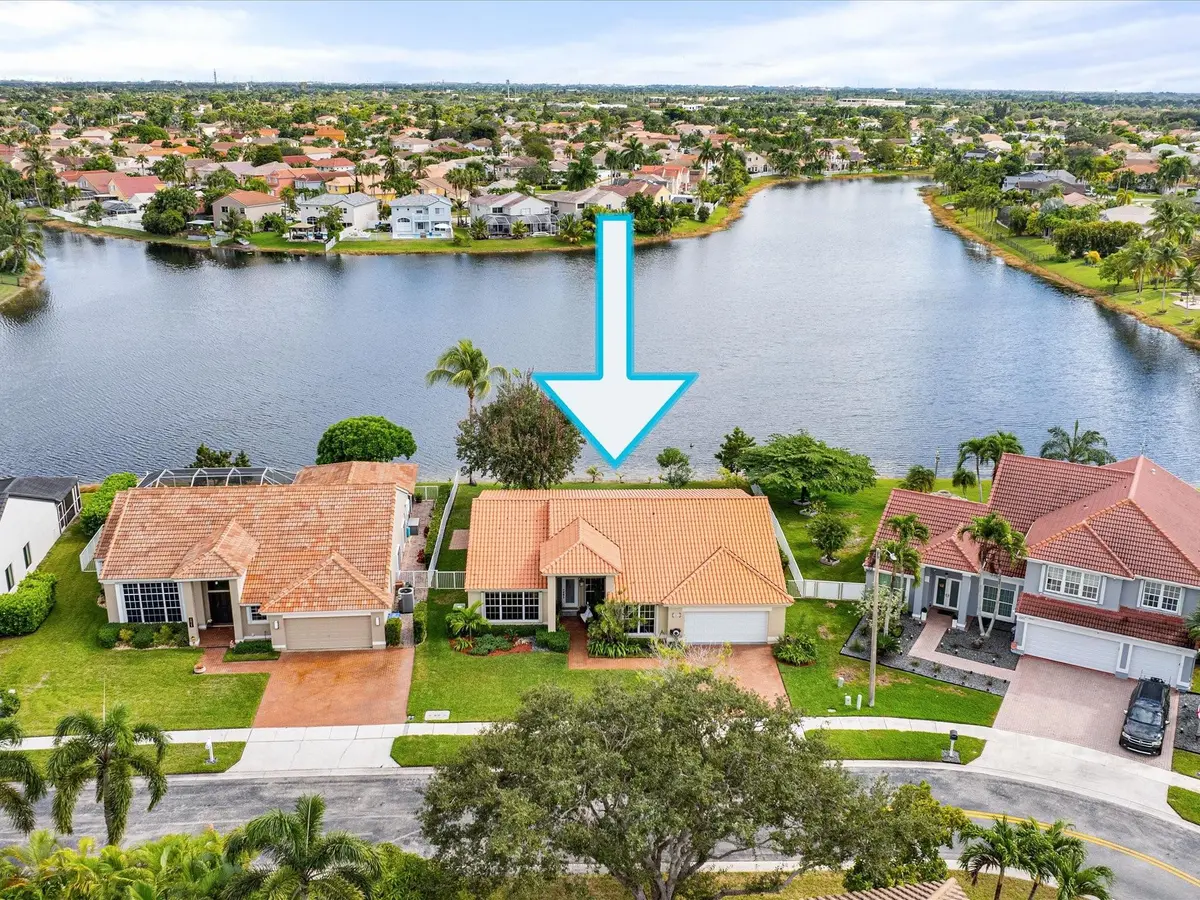 Photo 2 at 1011 NW 193rd Avenue, Pembroke Pines