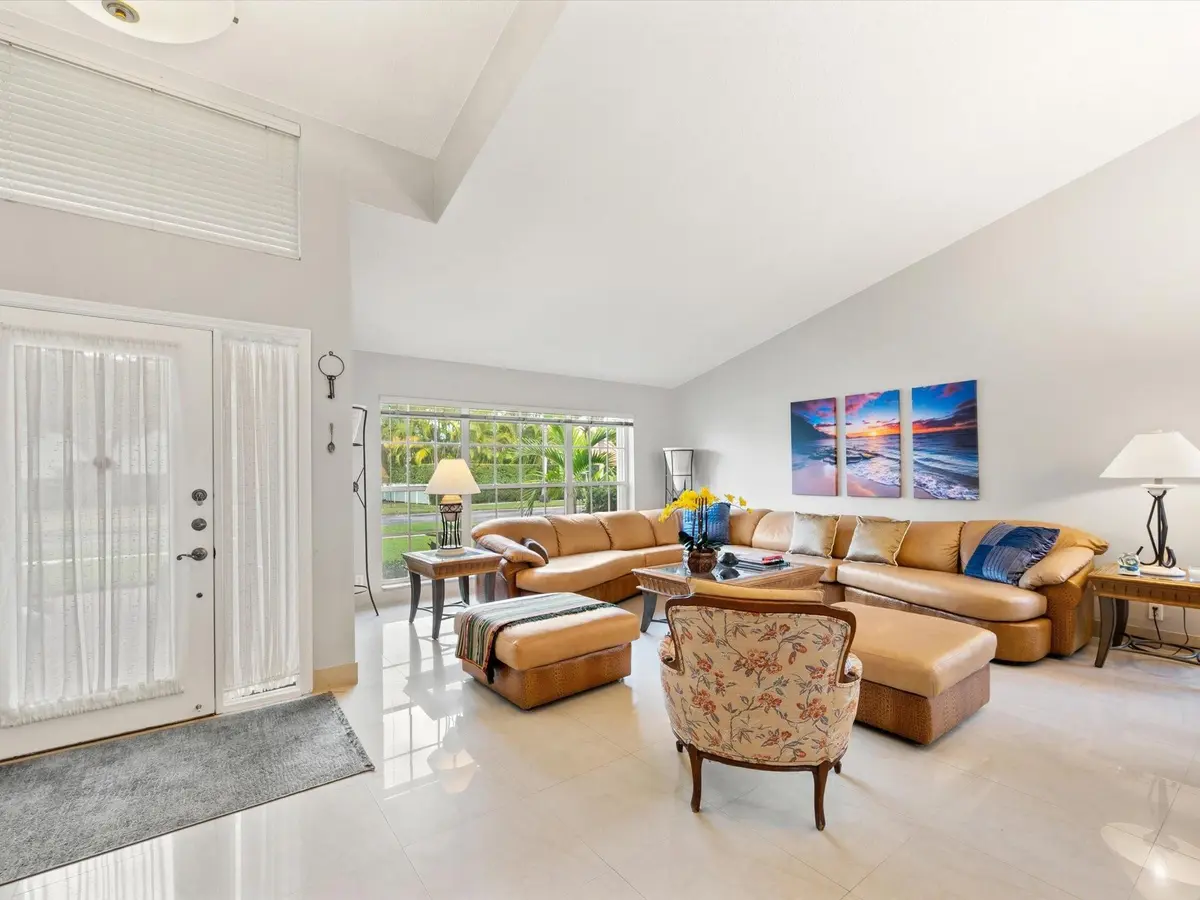 Photo 4 at 1011 NW 193rd Avenue, Pembroke Pines