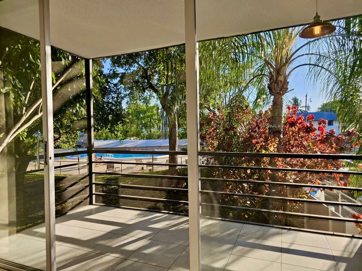 Photo 2 at 118 Royal Park Drive Unit 2e, Oakland Park