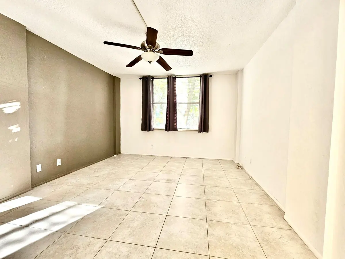Photo 4 at 118 Royal Park Drive Unit 2e, Oakland Park