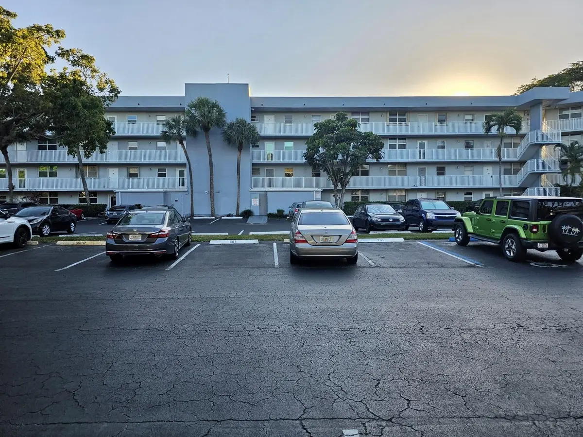 118 - Building at 118 Royal Park Drive Unit 2e, Oakland Park