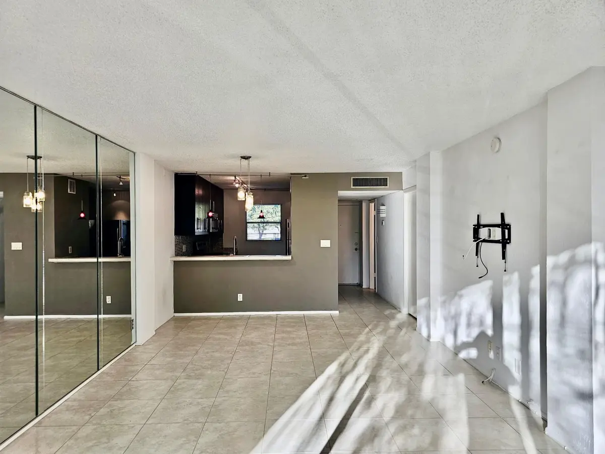 Photo 7 at 118 Royal Park Drive Unit 2e, Oakland Park