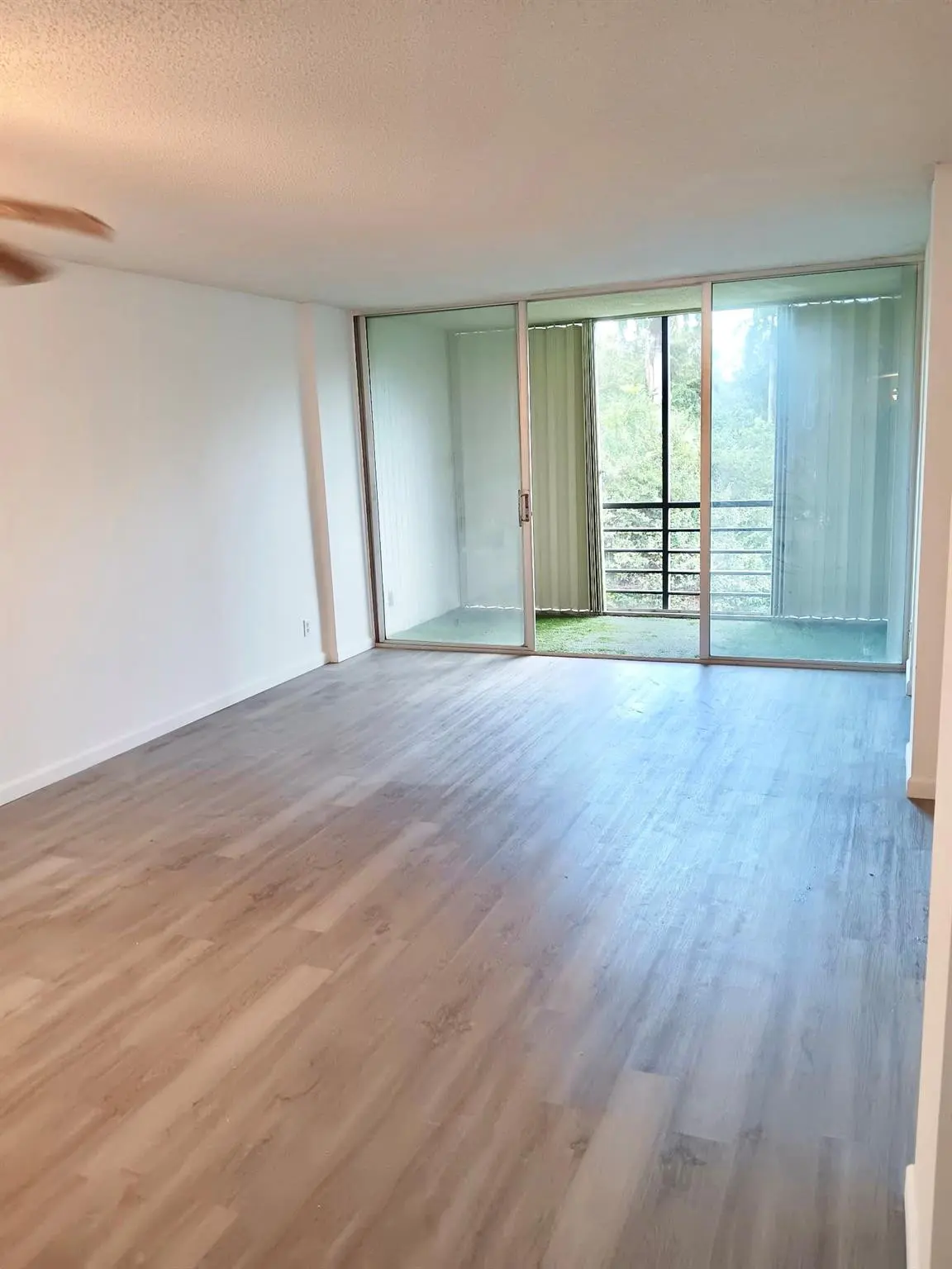 Photo 3 at 102 Royal Park Drive 3d, Oakland Park