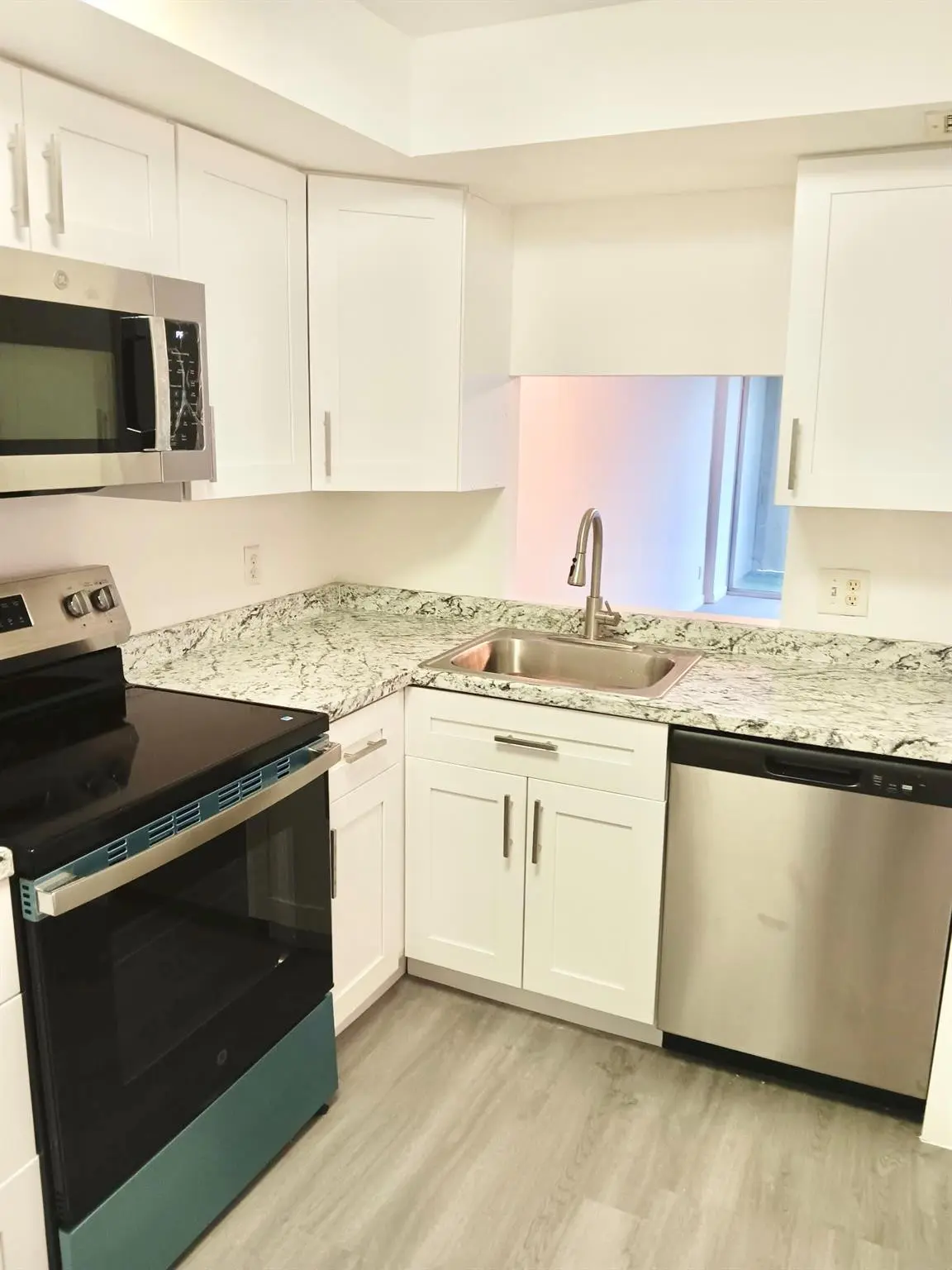 Photo 7 at 102 Royal Park Drive 3d, Oakland Park