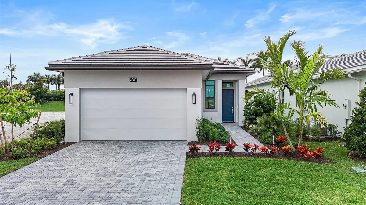 Photo 2 at 4980 Saint Armands Way, Westlake