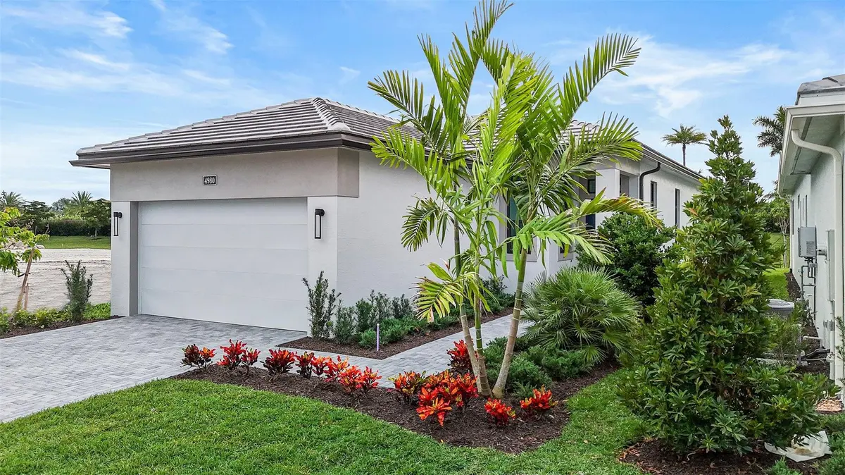 Photo 3 at 4980 Saint Armands Way, Westlake