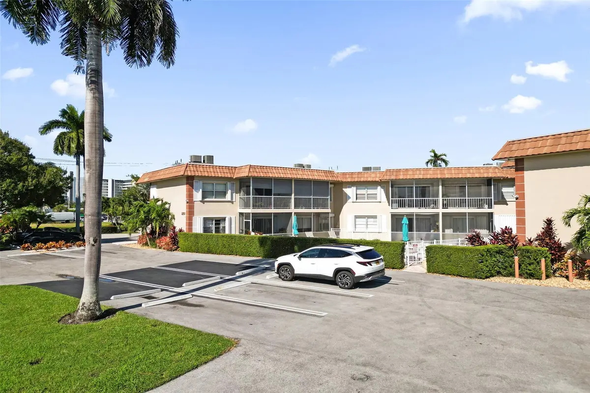 Photo 3 at 2201 SE 9th Street 106, Pompano Beach