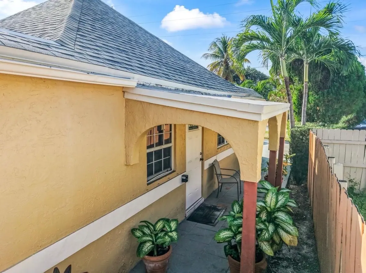 Photo 3 at 117 SW 1st Avenue, Hallandale Beach